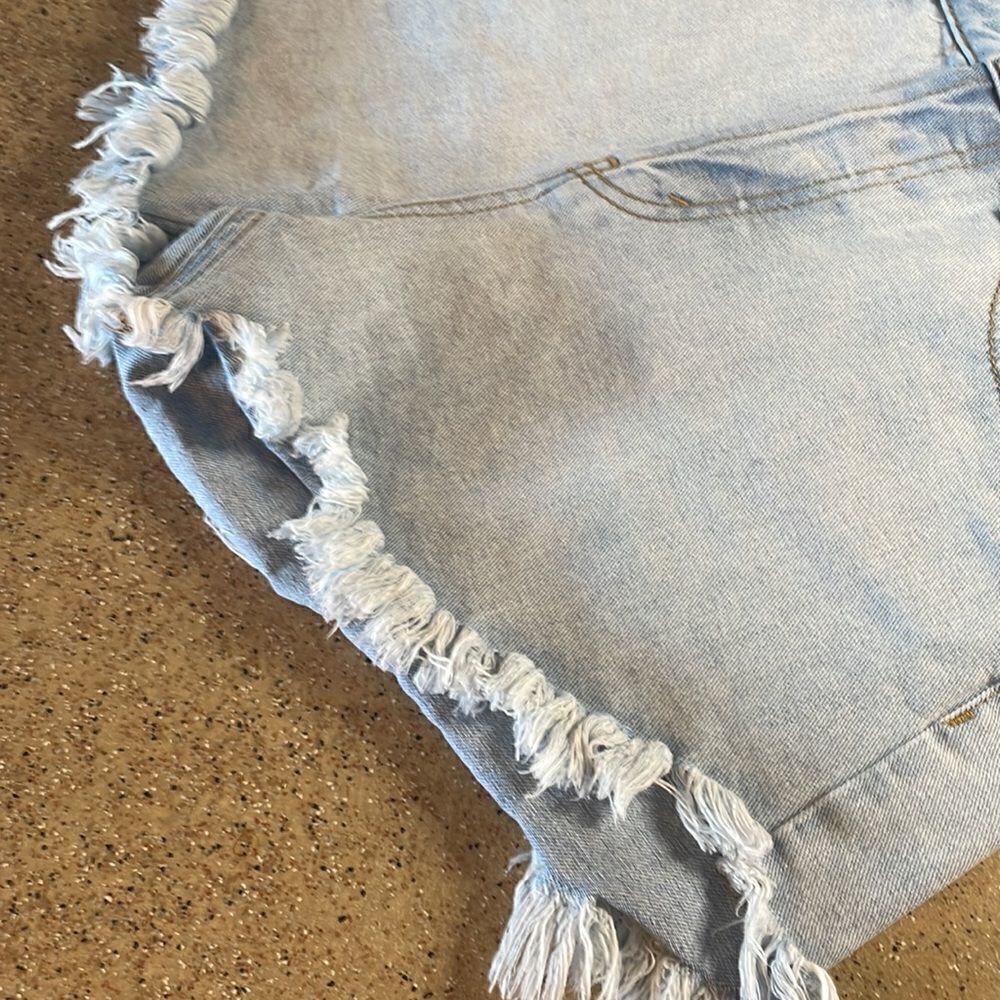 Wild Fable "High Rise Short" light wash denim cutoff jean shorts sz 8 - Picture 16 of 16